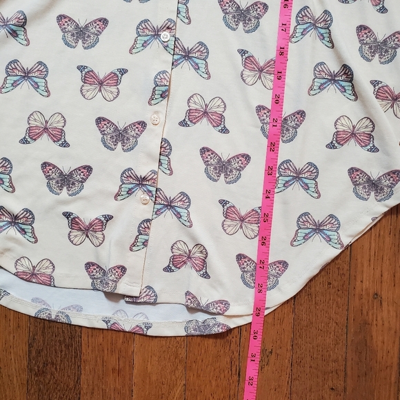 LuLaRoe Collared Button Up Long Sleeve Top With Butterflies - Picture 11 of 12